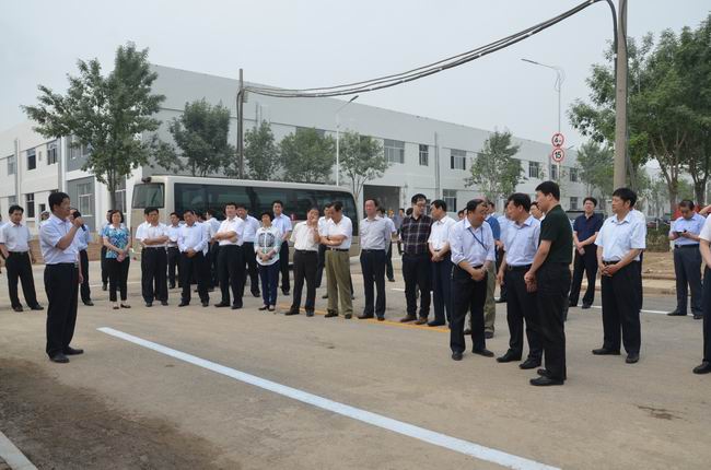 市、區(qū)觀摩團到華紡科技產(chǎn)業(yè)園實地考察