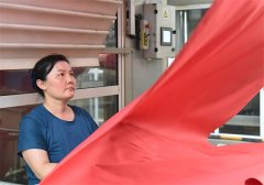 面料車間劉麗麗：練就火眼金睛，成就質(zhì)量堅盾